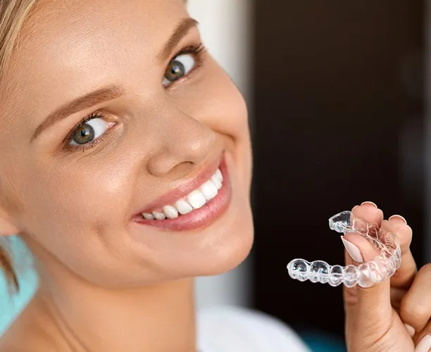 /img/29708-teeth-whitening-diet.webp