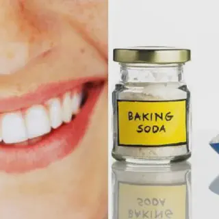 /img/29721-baking-soda-teeth-whitening-smile.webp