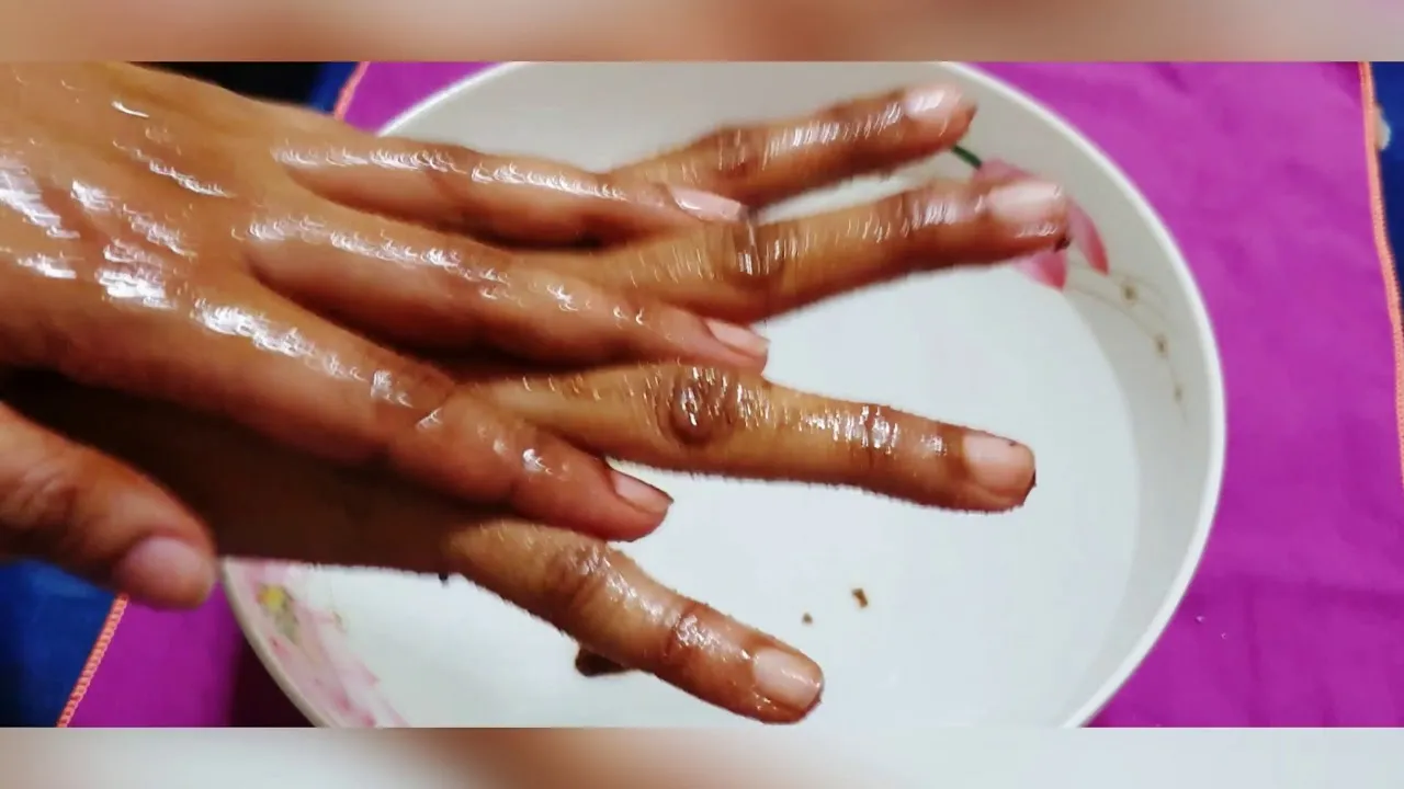 29979 moisturizing hands